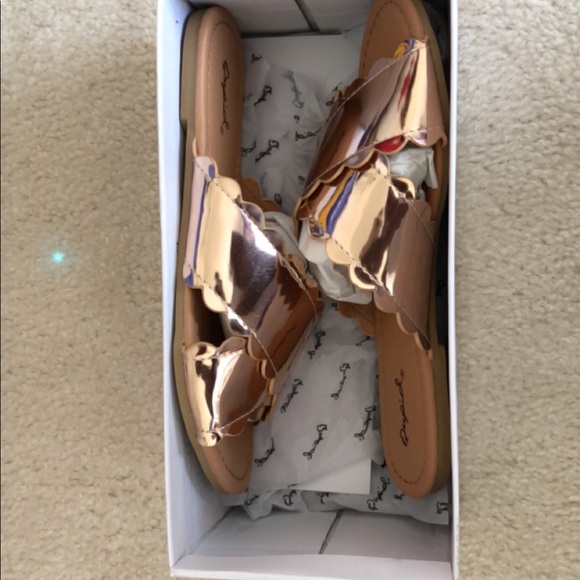 THE perfect sandal✨ - Picture 3 of 3